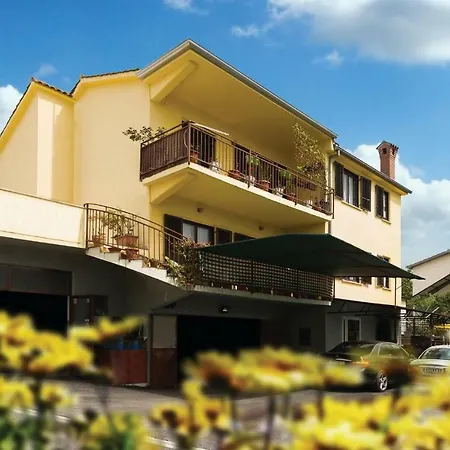 Three-bedroom In Apartment Fuškulin